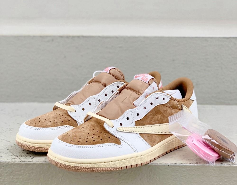 Air Jordan 1 Travis Scott Low - Sail Shy