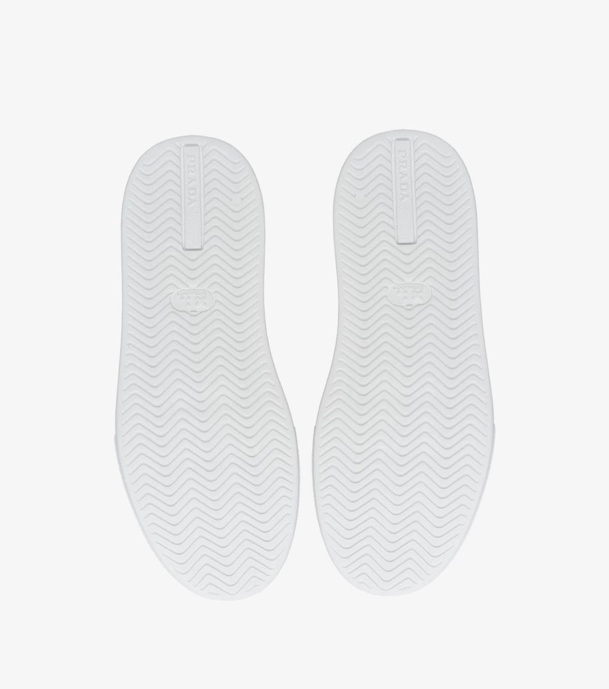 Macro Low-Top