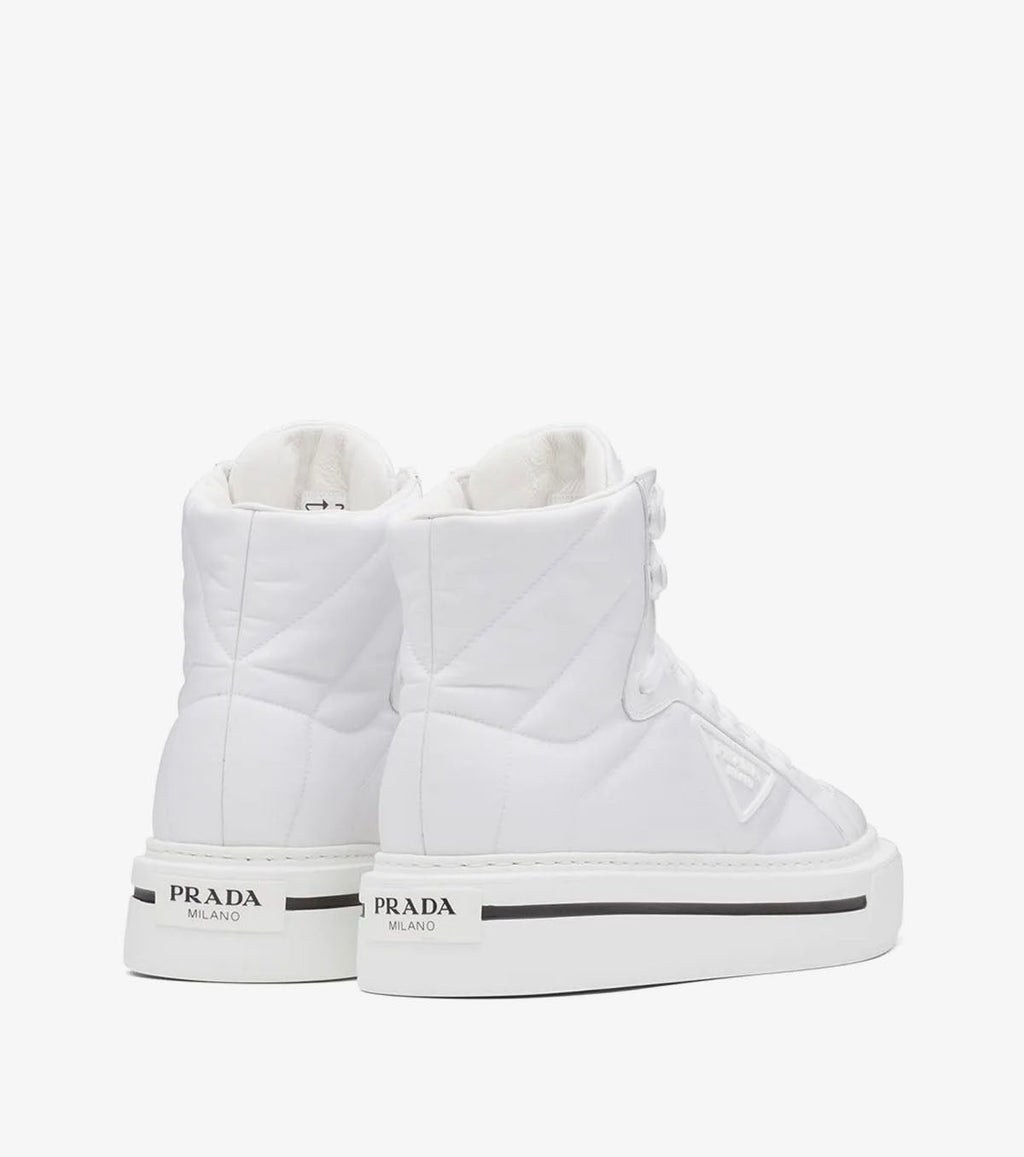 ( W ) Macro lace-up high-top