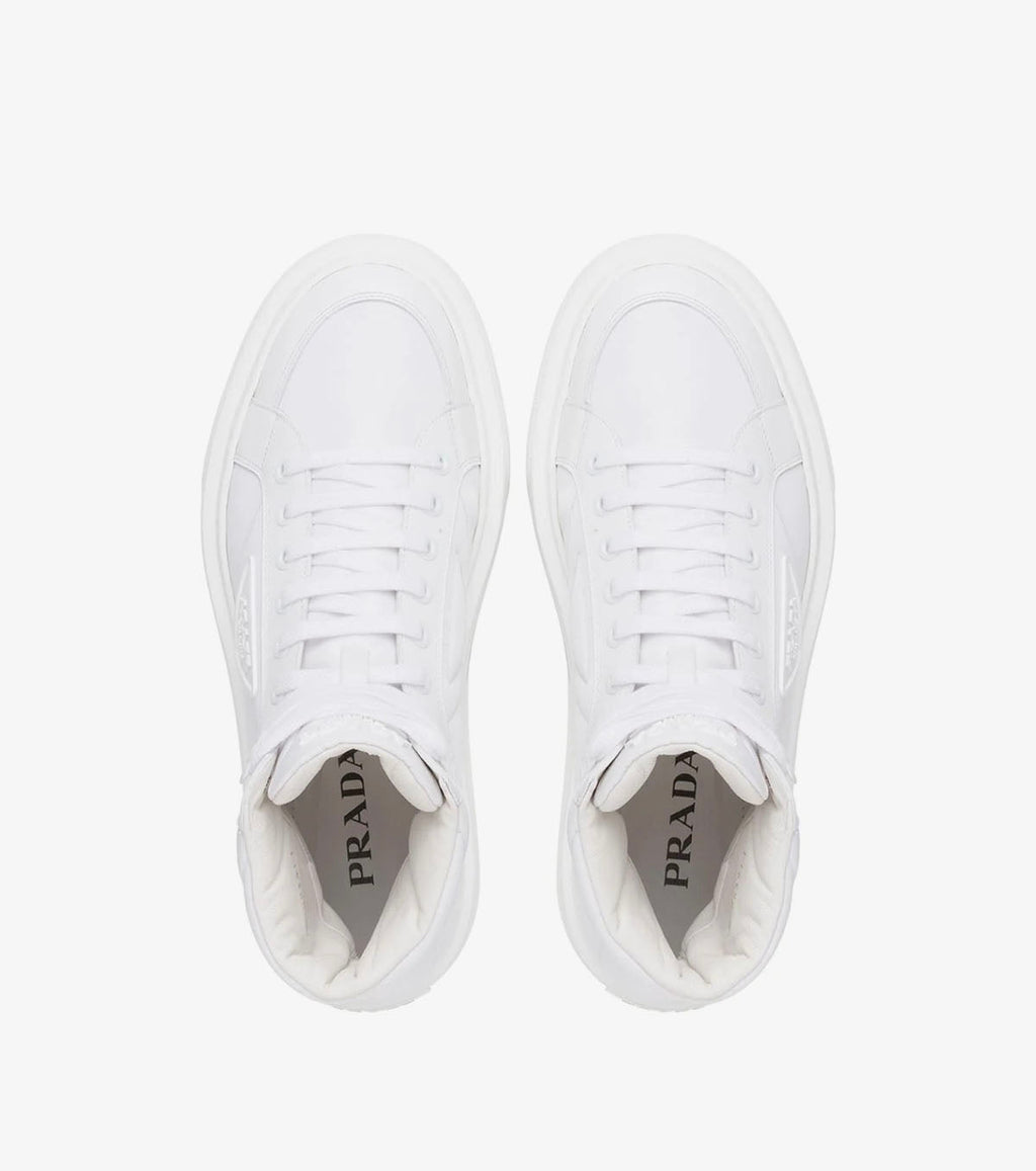 ( W ) Macro lace-up high-top