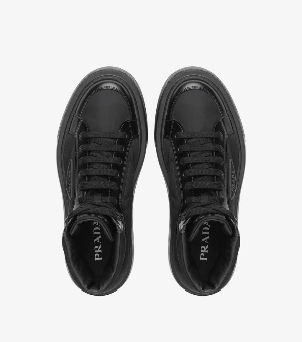 ( W ) Macro high-top tonal panel