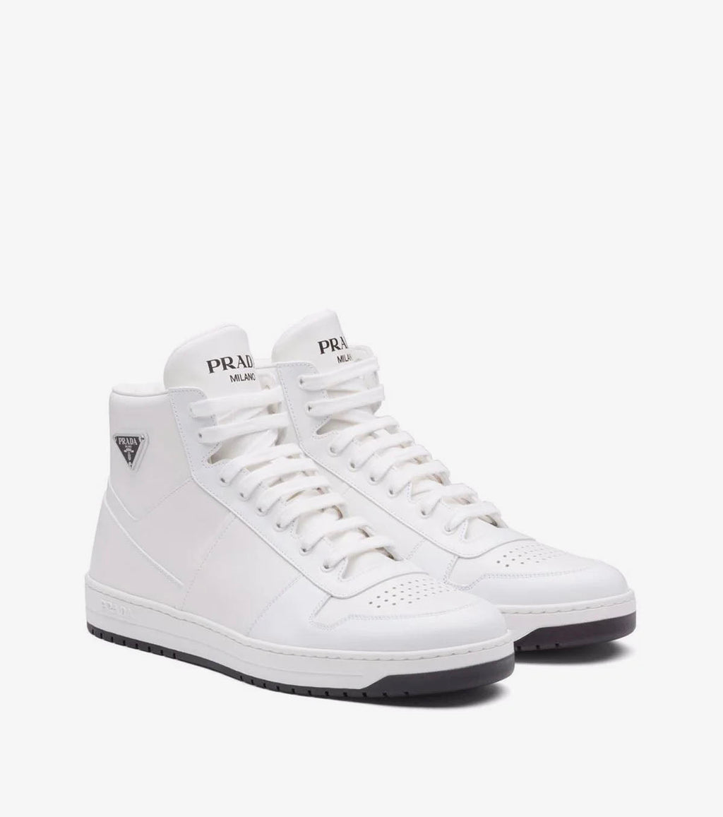 ( W ) Downtown high-top