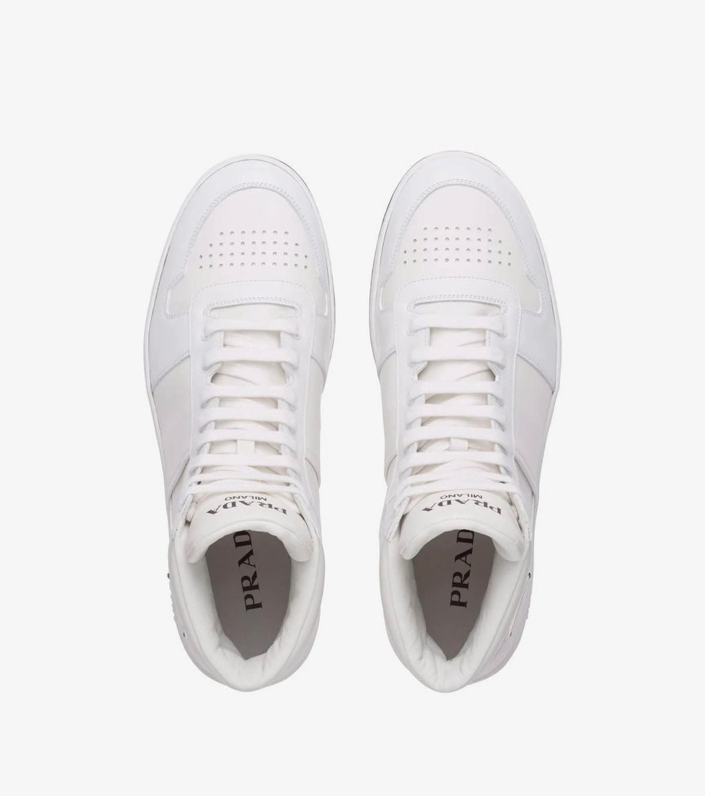 ( W ) Downtown high-top