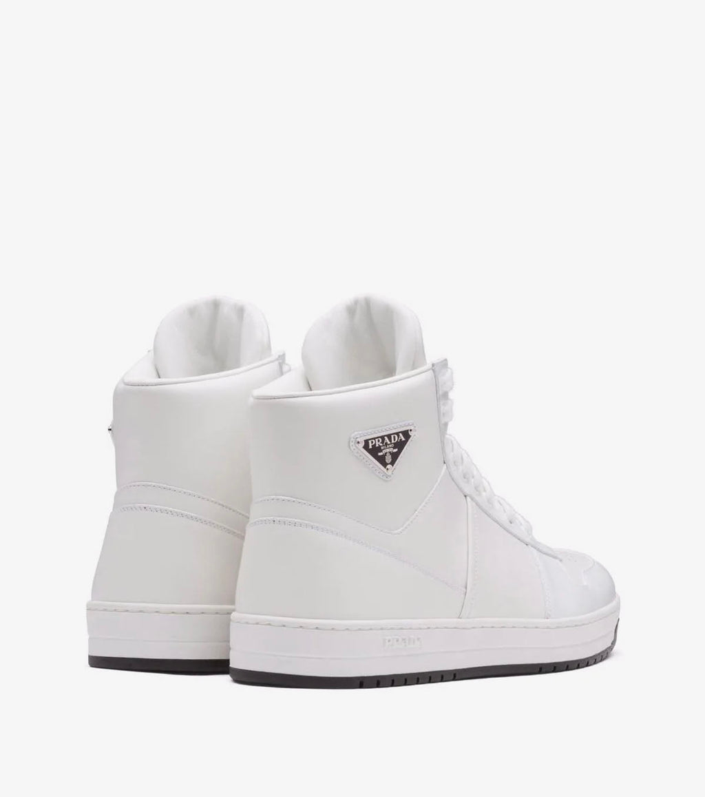 ( W ) Downtown high-top